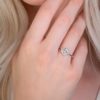 Luminous Love Knot Ring - Imagen 2